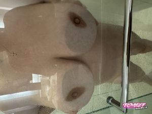 boobs of Rmoney12