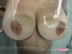 Rmoney12's Boobs image