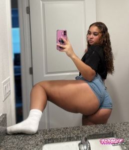 Yagirlrae102's Ass image