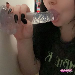 DumbestUKSlut's Ass image