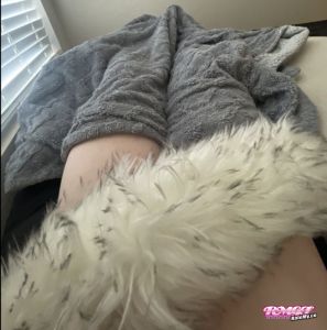 Puppyboy_32's Legs image