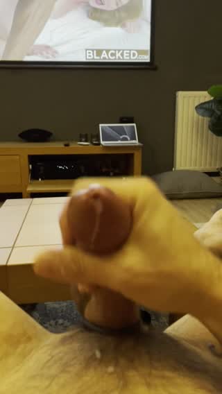Cumming while watching porn (homemade video)