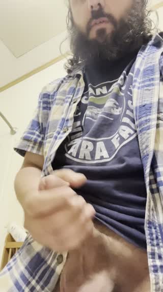 Jerking off in my Girlfriend’s bathroom  (homemade video)