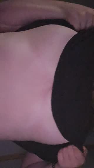 Uploaded by Iluvmy_tits4life (homemade video)